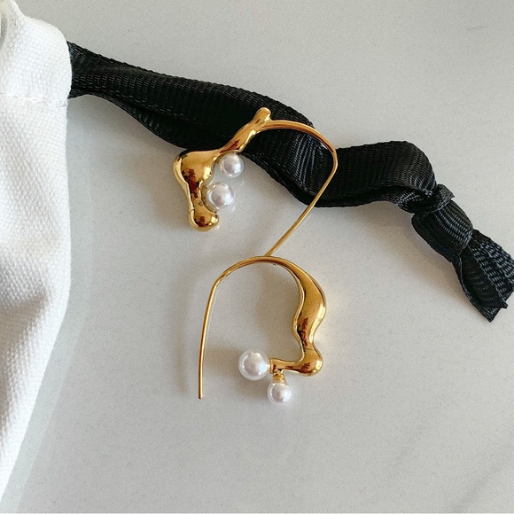Pearl earrings, thread earrings, abstract earrings gold, gold earrings, - Picture 4 of 9